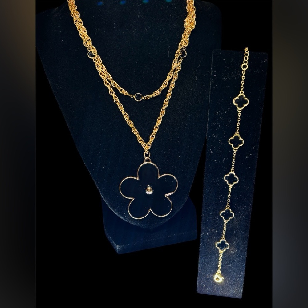 18K Gold Plated Four Leaf Clover Bracelet – Non-Tarnish Stainless Steel - Picture 7 of 8